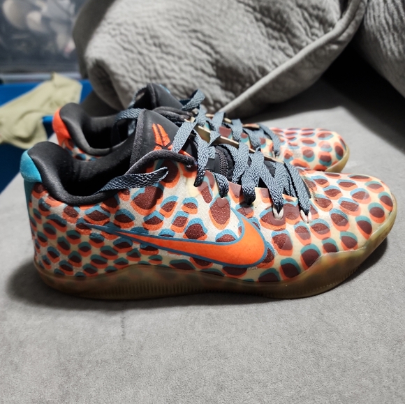 Rare Nike Kobe 11 size 8.5 - Picture 5 of 7